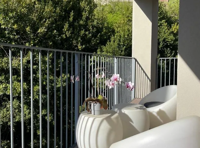 Brixhome Apartament *